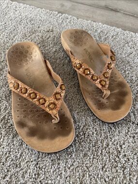 Vionic Womens Size 8 Thong Sandals Rest Floriana Gold Cork Arch Support